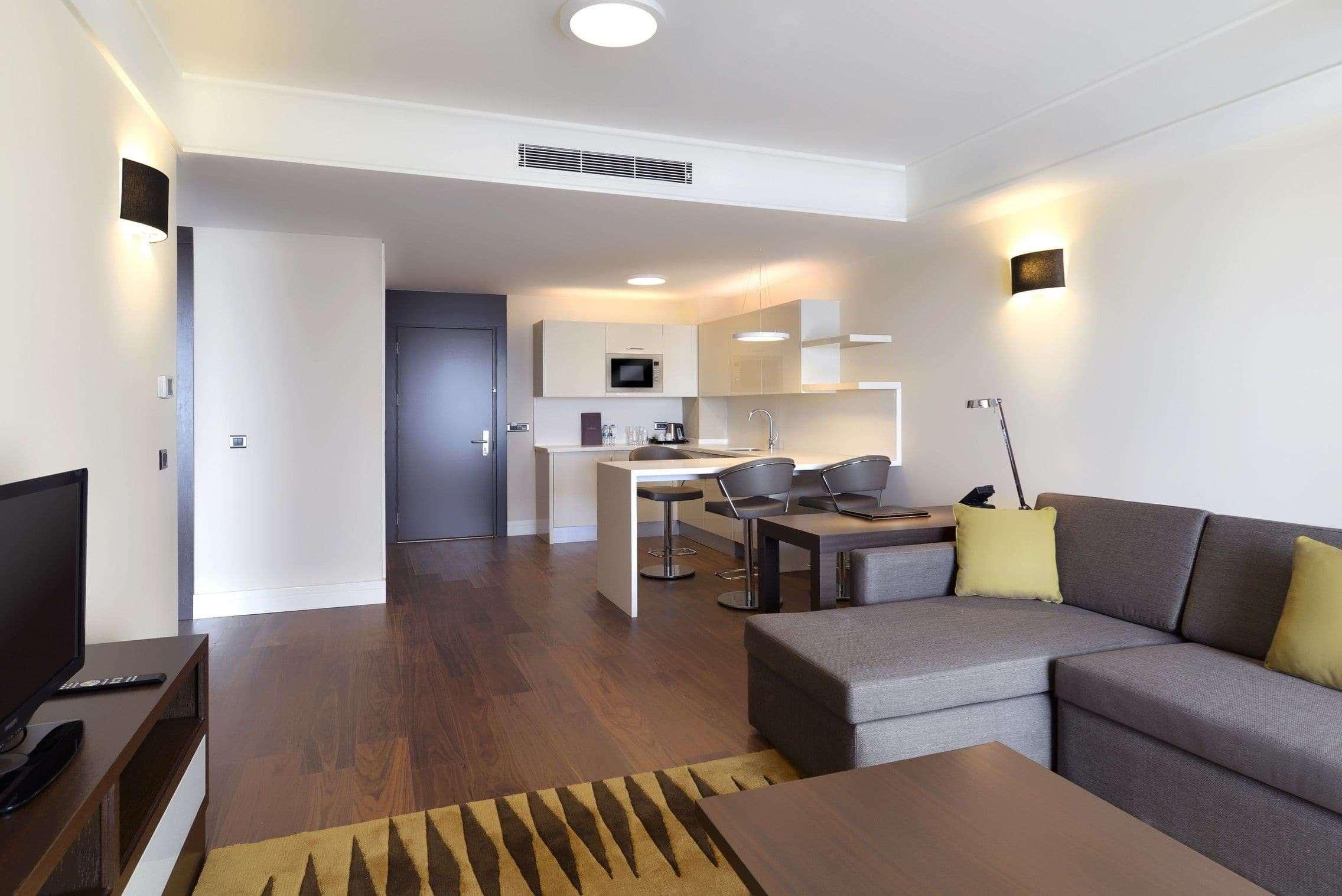 温德姆豪华伊斯坦布尔欧洲酒店 外观 照片 A typical apartment at the University of Applied Sciences and Medical University of Southern Tyrol