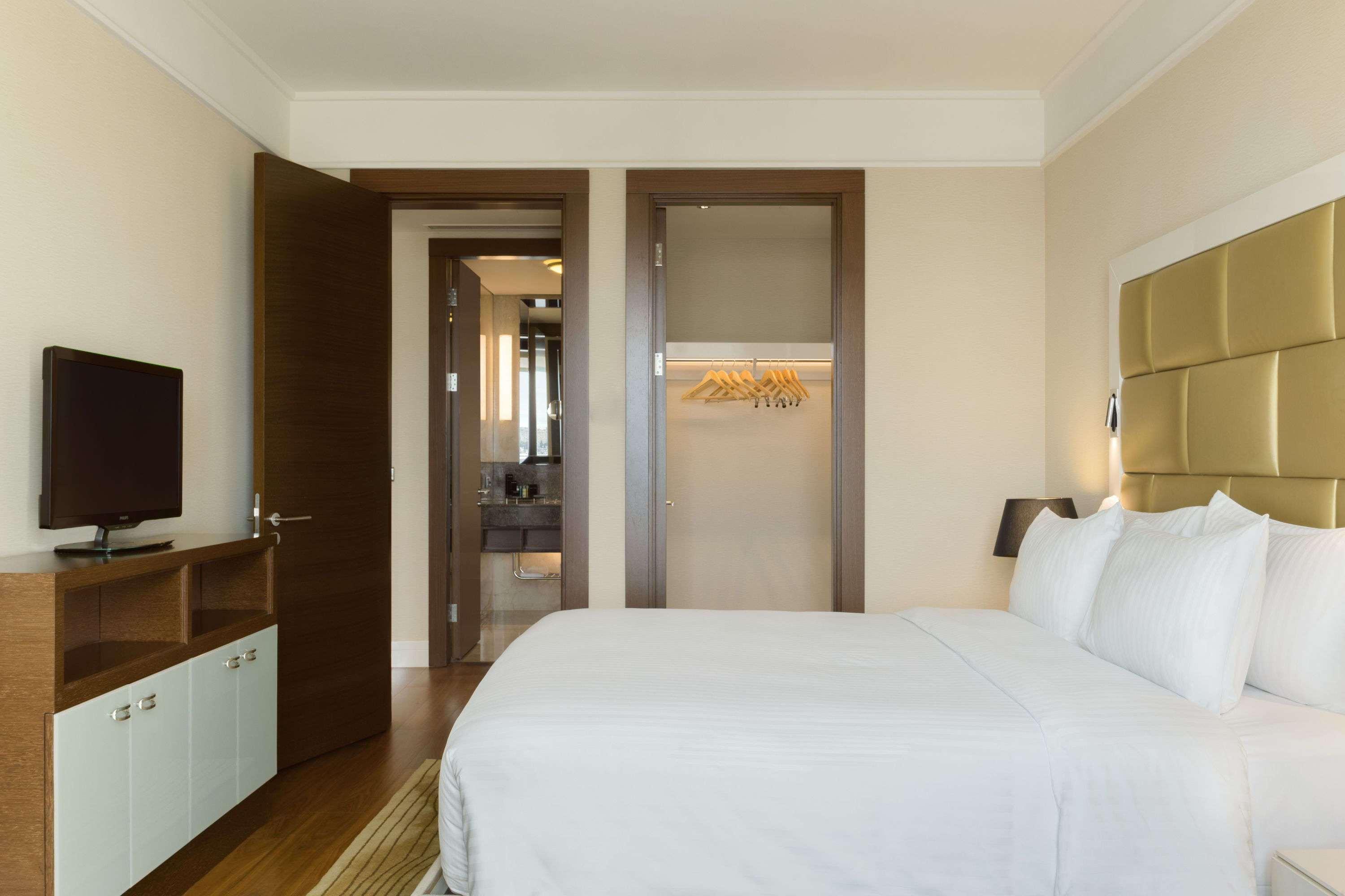 温德姆豪华伊斯坦布尔欧洲酒店 外观 照片 A bedroom at the hotel