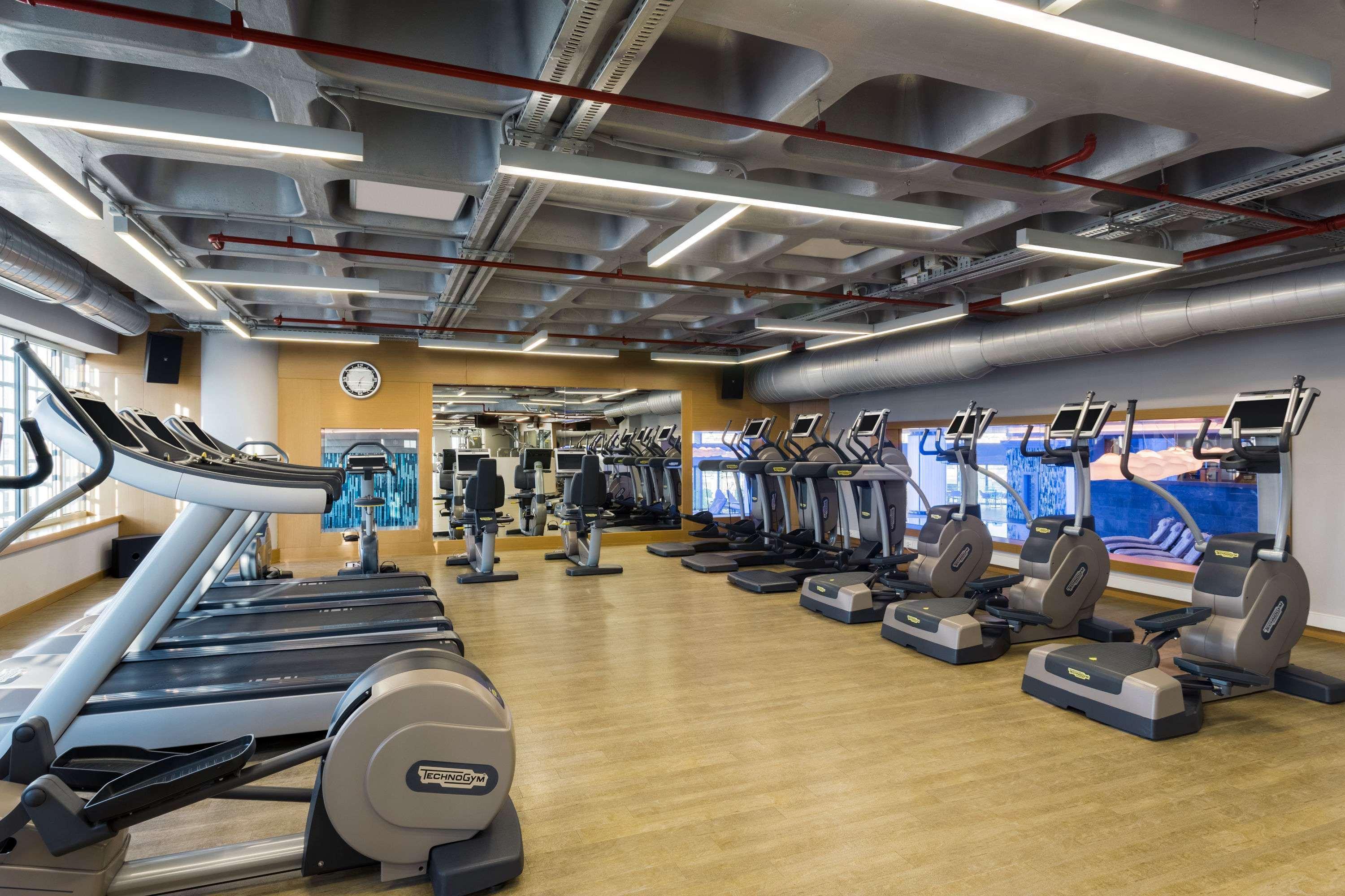 温德姆豪华伊斯坦布尔欧洲酒店 外观 照片 The gym at the hotel