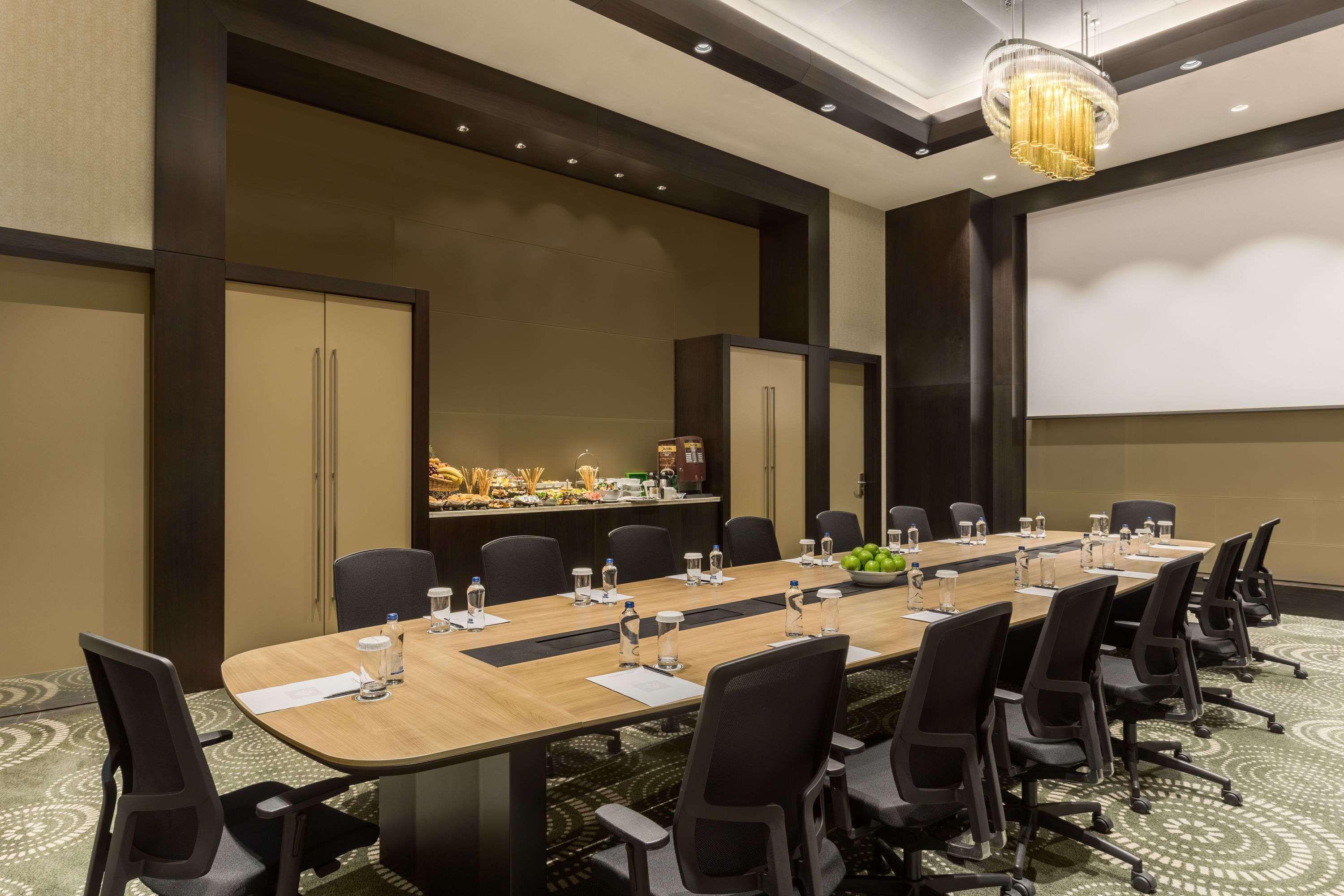 温德姆豪华伊斯坦布尔欧洲酒店 外观 照片 Meeting room at the hotel
