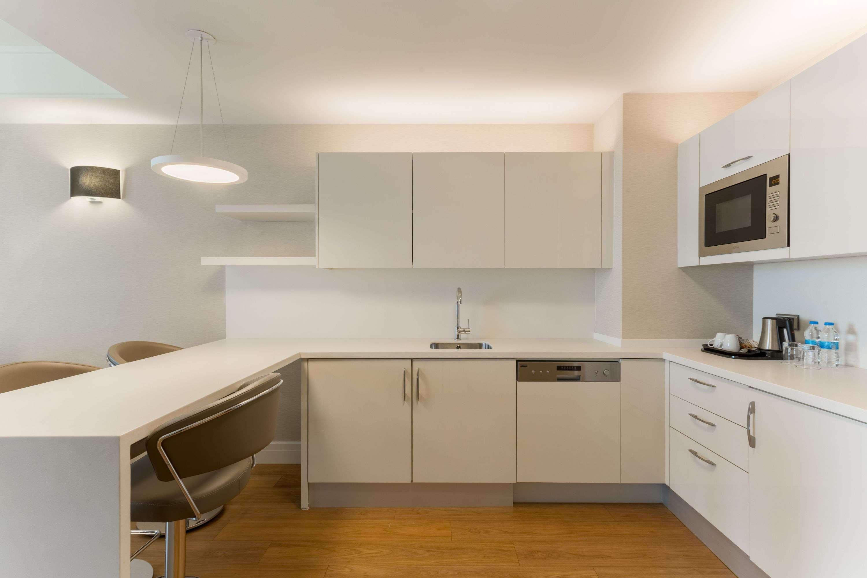 温德姆豪华伊斯坦布尔欧洲酒店 外观 照片 A modern kitchen