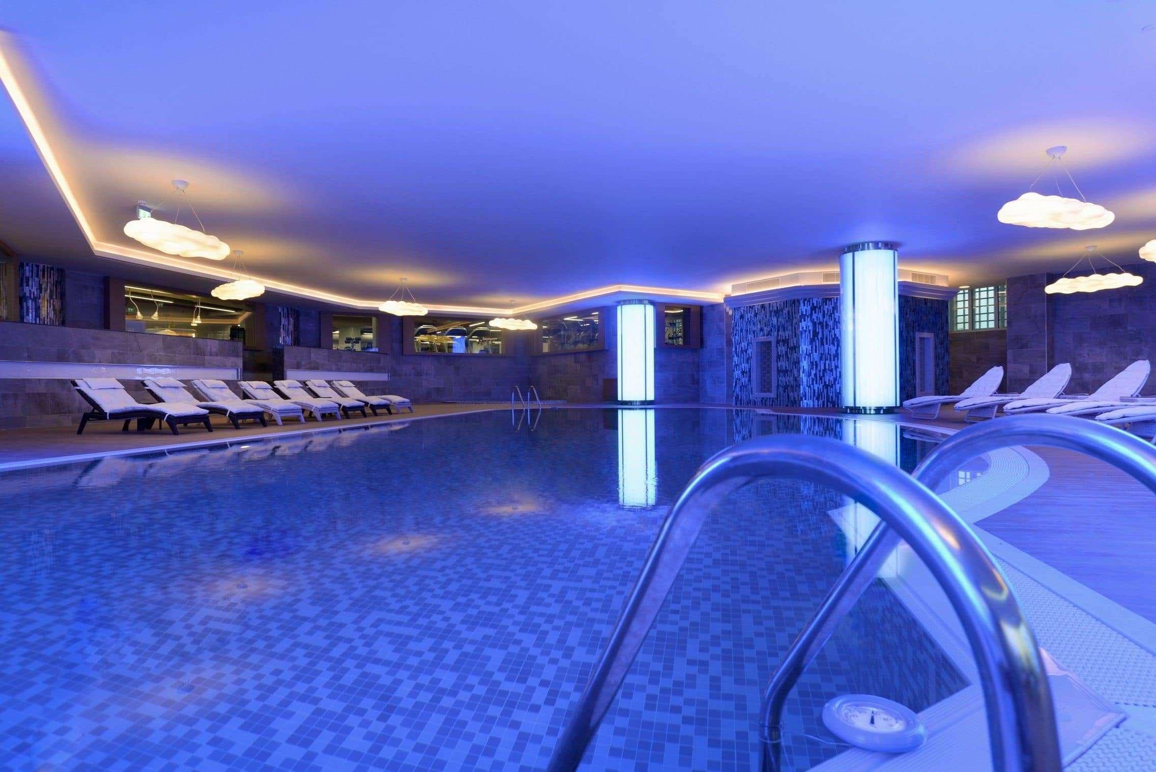温德姆豪华伊斯坦布尔欧洲酒店 外观 照片 The swimming pool at the hotel