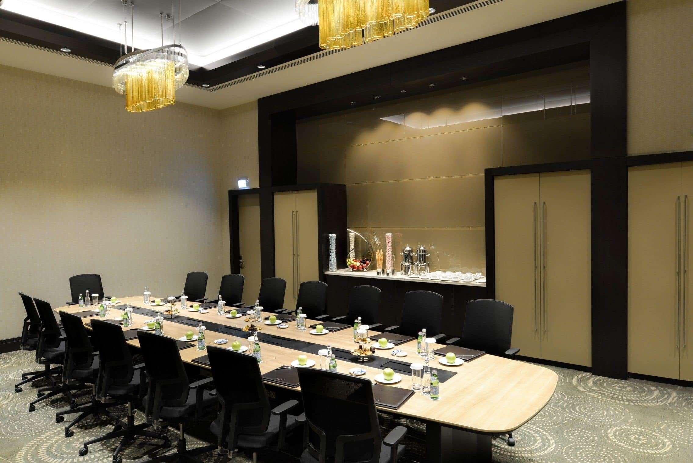 温德姆豪华伊斯坦布尔欧洲酒店 外观 照片 A meeting room at the hotel